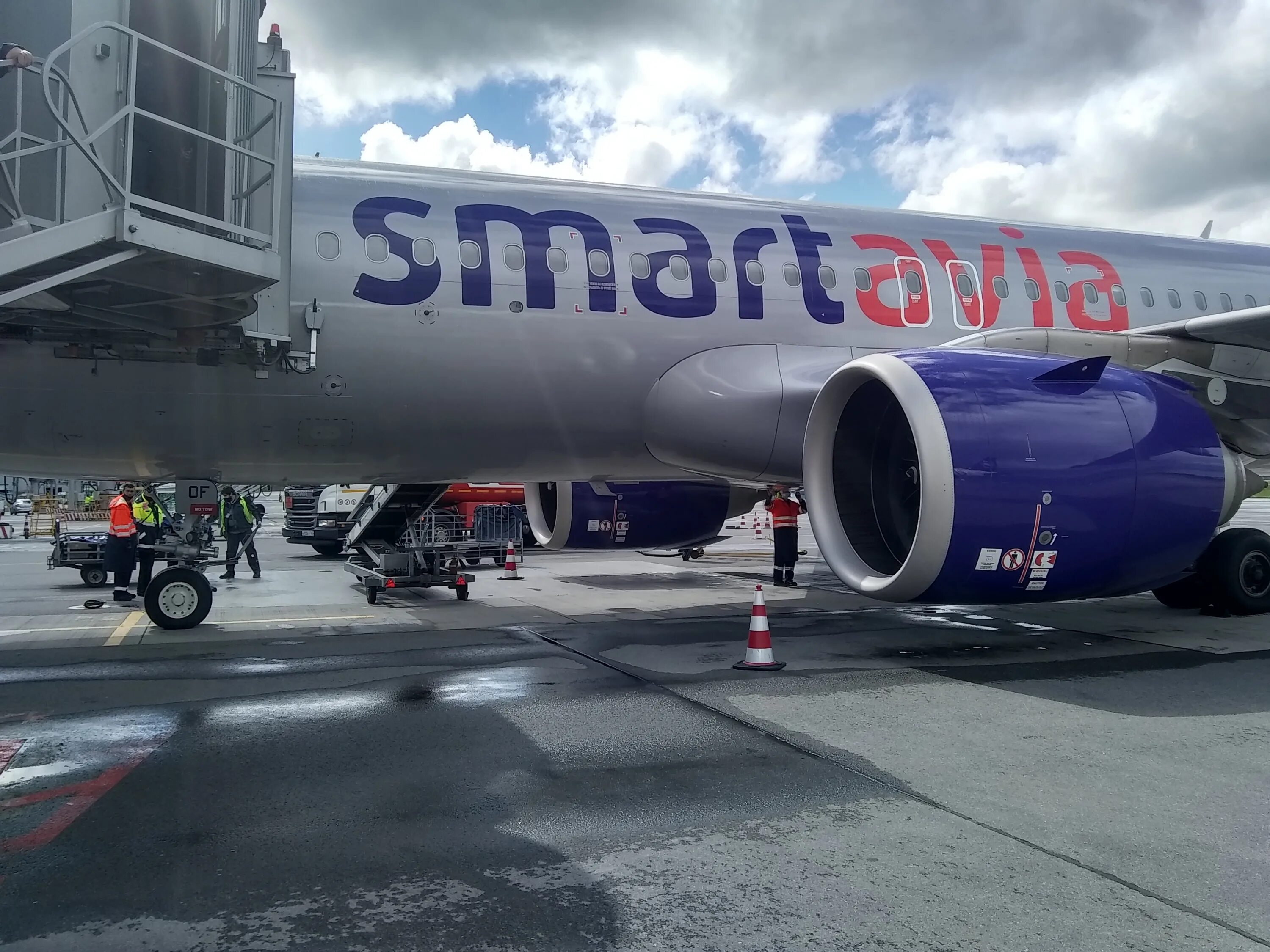 Смартавиа распродажа. Airbus a320 смартавиа. эйрбас а320 нео смартавиа. а320 neo смартавиа. аэробус 320 смартавиа.
