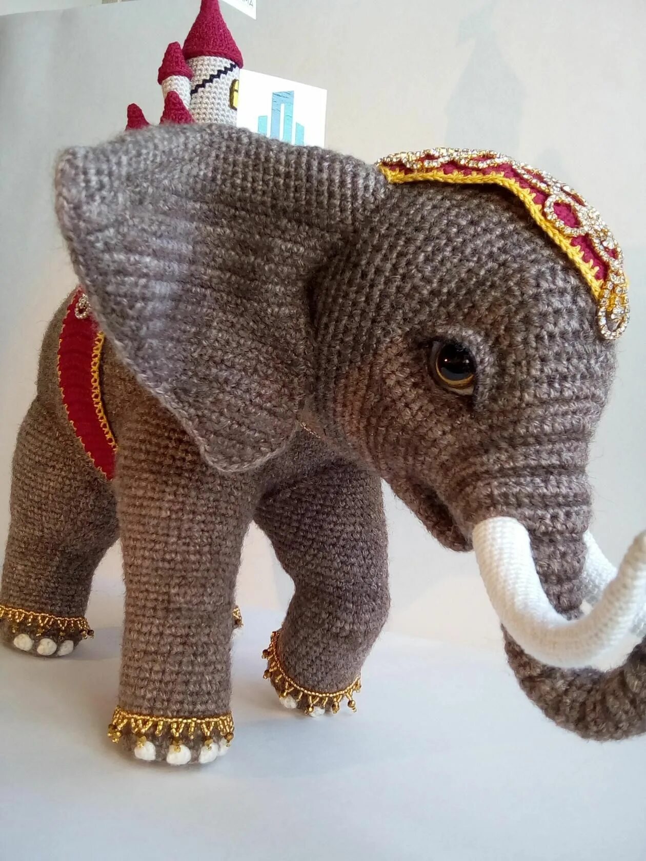 Слоник Оливер амигуруми. Слон амигуруми крючком. Вязаные игрушки слоники. Связанный слоник