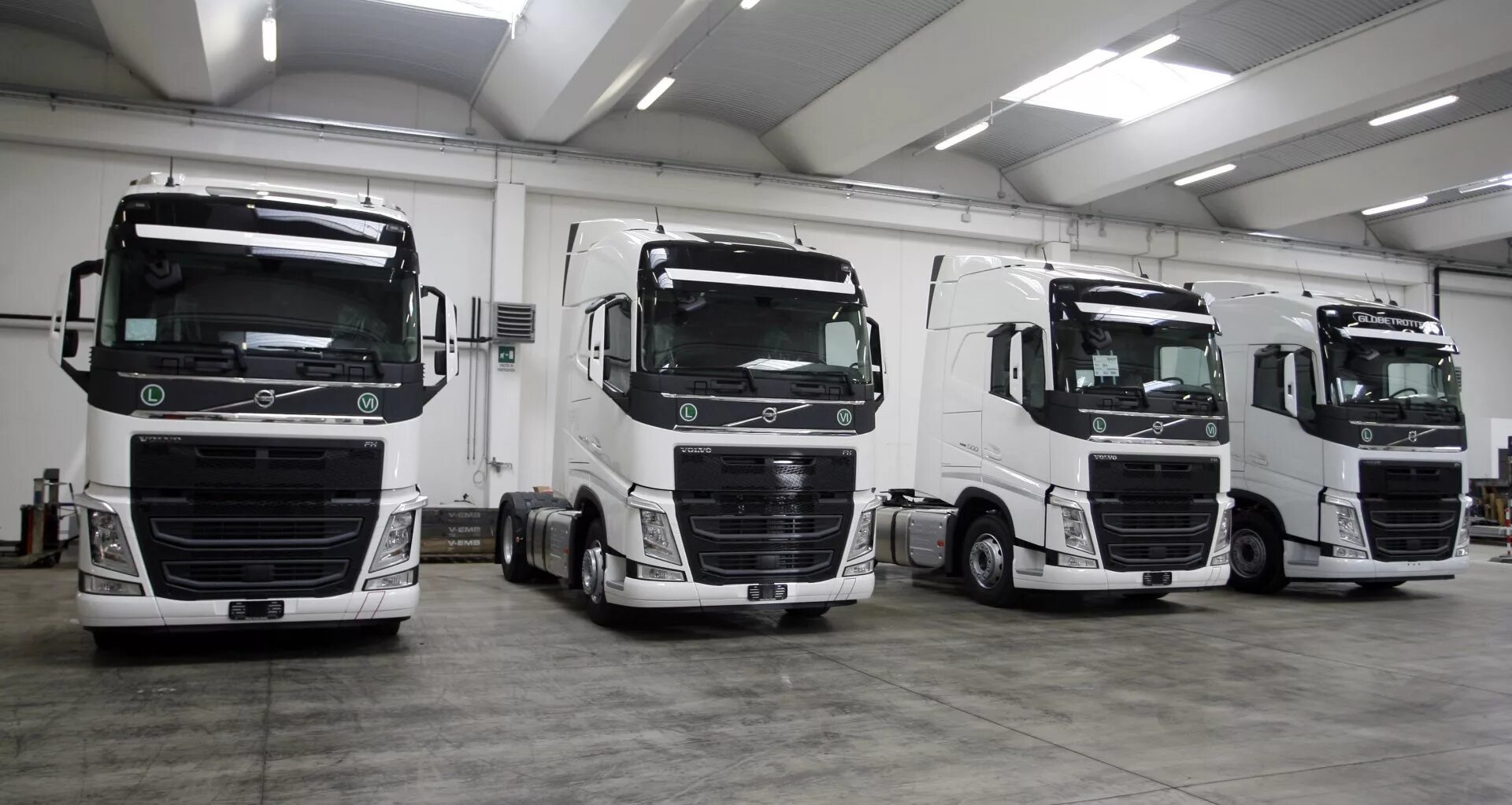 Центр грузовиков. Volvo truck center. дилер вольво трак. вольво центр грузовой. дилерская сеть вольво трак.