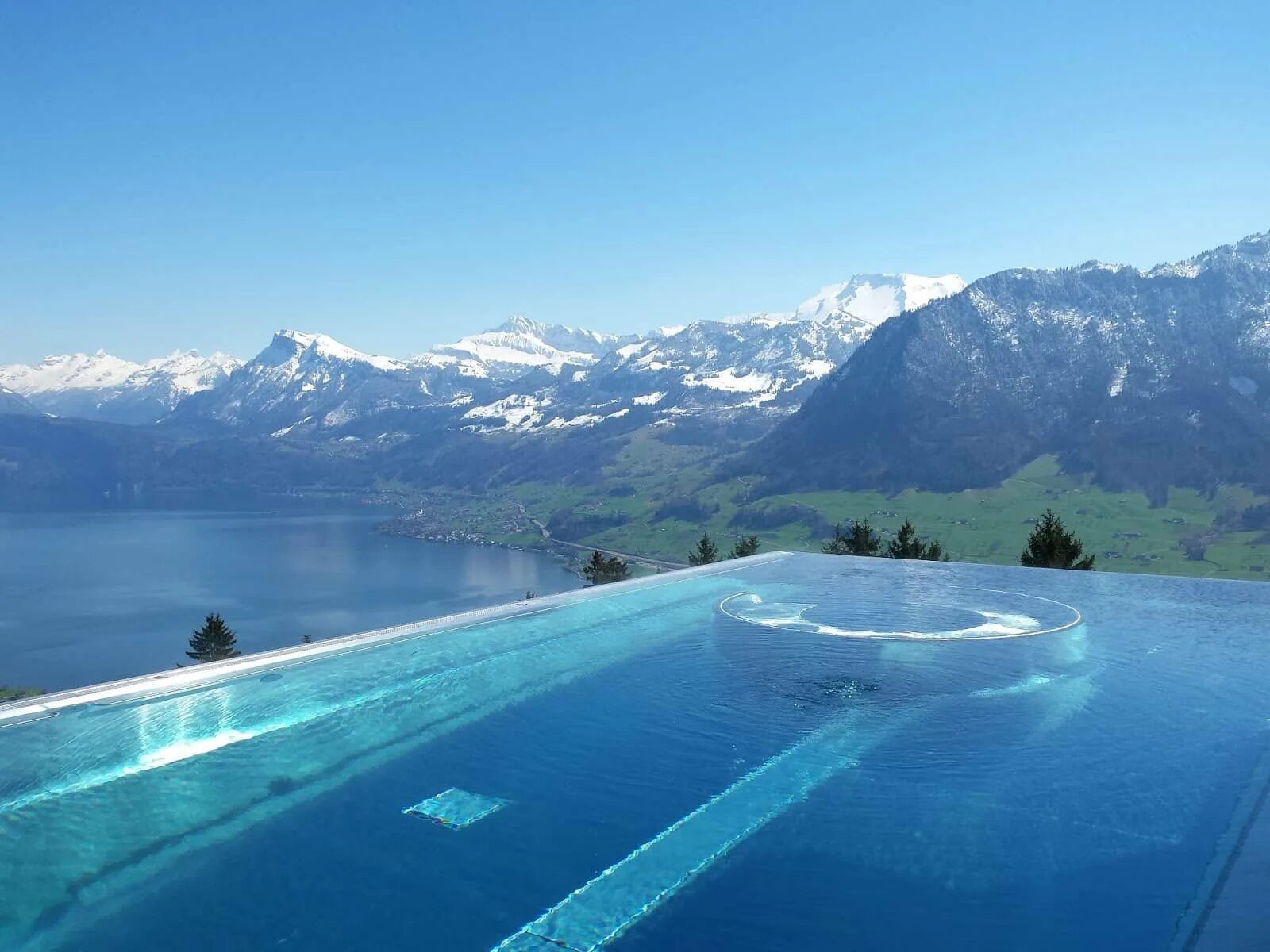 Гранд отель поляна 5 красная поляна. Гранд отель поляна газпром бассейн. Грин флоу отель красная поляна. Бассейн в горах сочи. Бассейн в горах сочи.