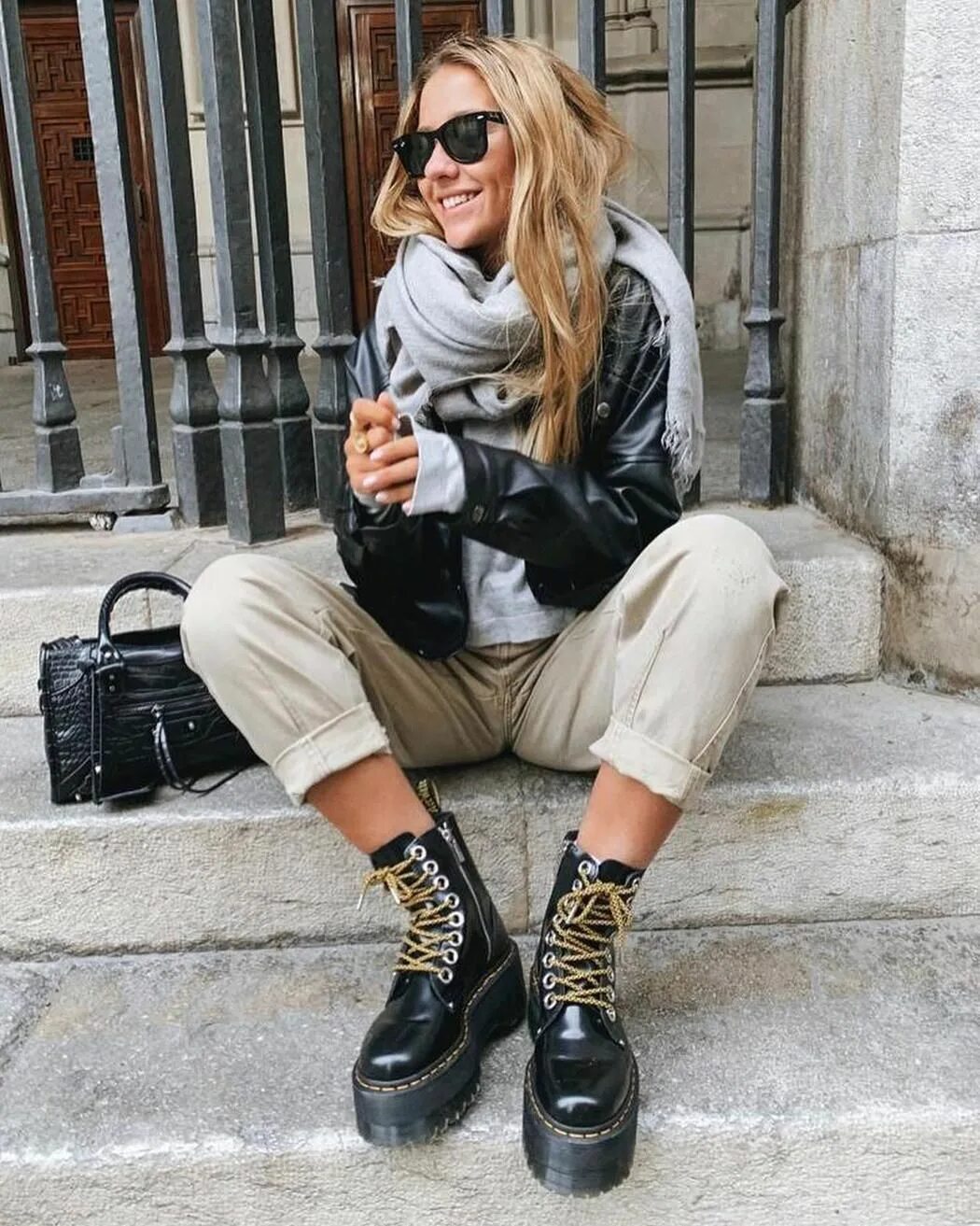 Max boot. Мартинсы джадон. dr martens jadon max. dr martens jadon на ноге. лук с dr martens jadon.