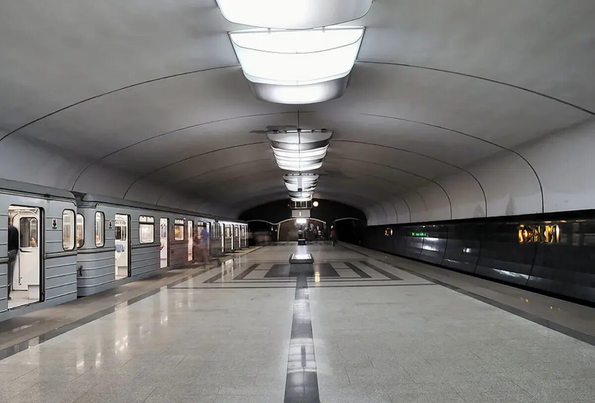 Казанский метрополитен станция горки. Тобольск ж/д вокзал. Новосибирск станция студенческая станция. Жд вокзал тобольск. Ж.