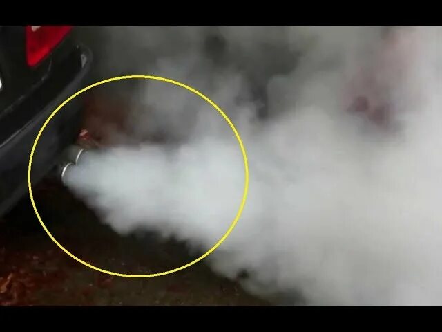 Дым из выхлопной трубы бензинового двигателя. Косилка дымит белым дымом. Сизый дым. Белый дым из выхлопной трубы бензинового двигателя причины.