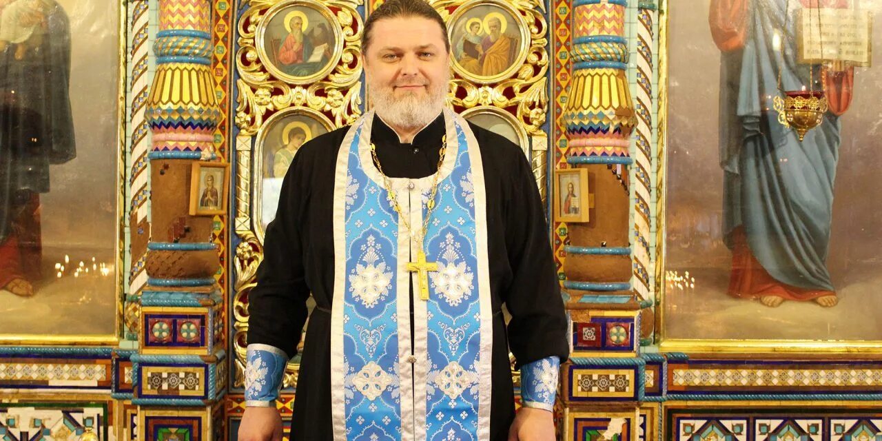 отец Игорь, настоятель нашего храма в селе Мариинск. Фотография из альбома Средн