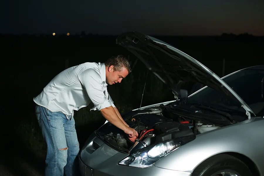 Машина сломалась. Сломалась машина ночью. Ремонт авто ночью. Car broke down.