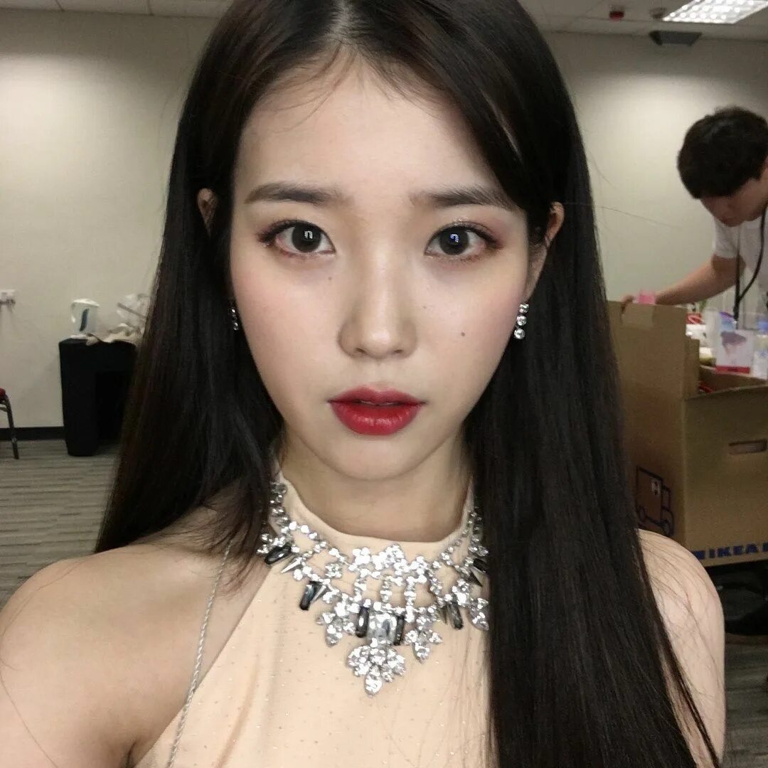 Кореянка. Tati_iu. Iu певица. Певица айю корея. Kpop ai.