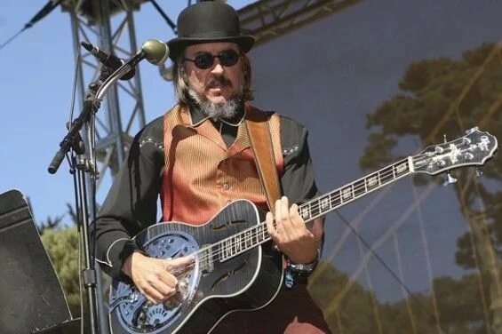 Лес Клейпул Bass. Les Claypool playing Bass. Les claypool bass