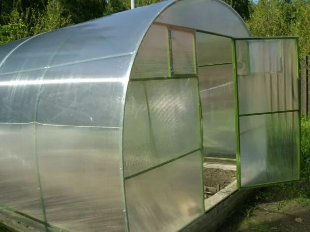 карбон. теплица 3 на 4 из поликарбоната в леруа мерлен. новокузнецк кузбасские теплицы. теплица богатырь. теплица поликарбонат новокузнецк.