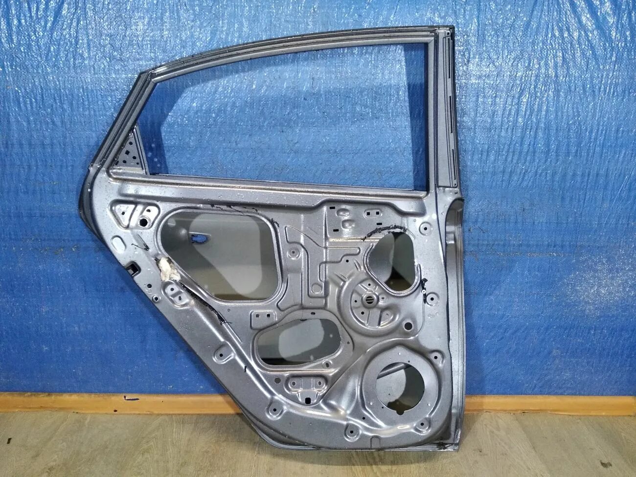 Дверь solaris. Дверь задняя солярис 2. дверь hyundai solaris 2. hyundai solaris 2012 дверь задняя. задняя левая дверь хендай солярис.