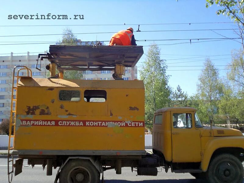 Аварийная служба горячая вода. Аварийная машина электросетей. Машина электросети. Аварийная служба электросетей. Аварийная служба тепловых сетей машина.