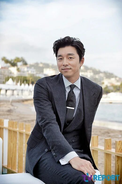 Gong Yoo. Гон ю (Gong Yoo). Гон ю в костюме.