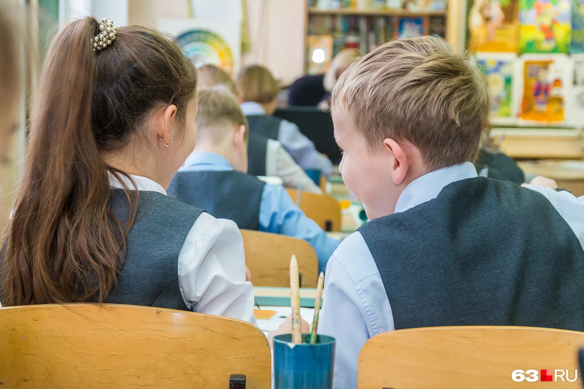 школьники обсуждают политику. самый красивый колледж самары. обучение в школах самары. ученики 9 класса 70 школы самара 2022. самарский филиал мгпу.