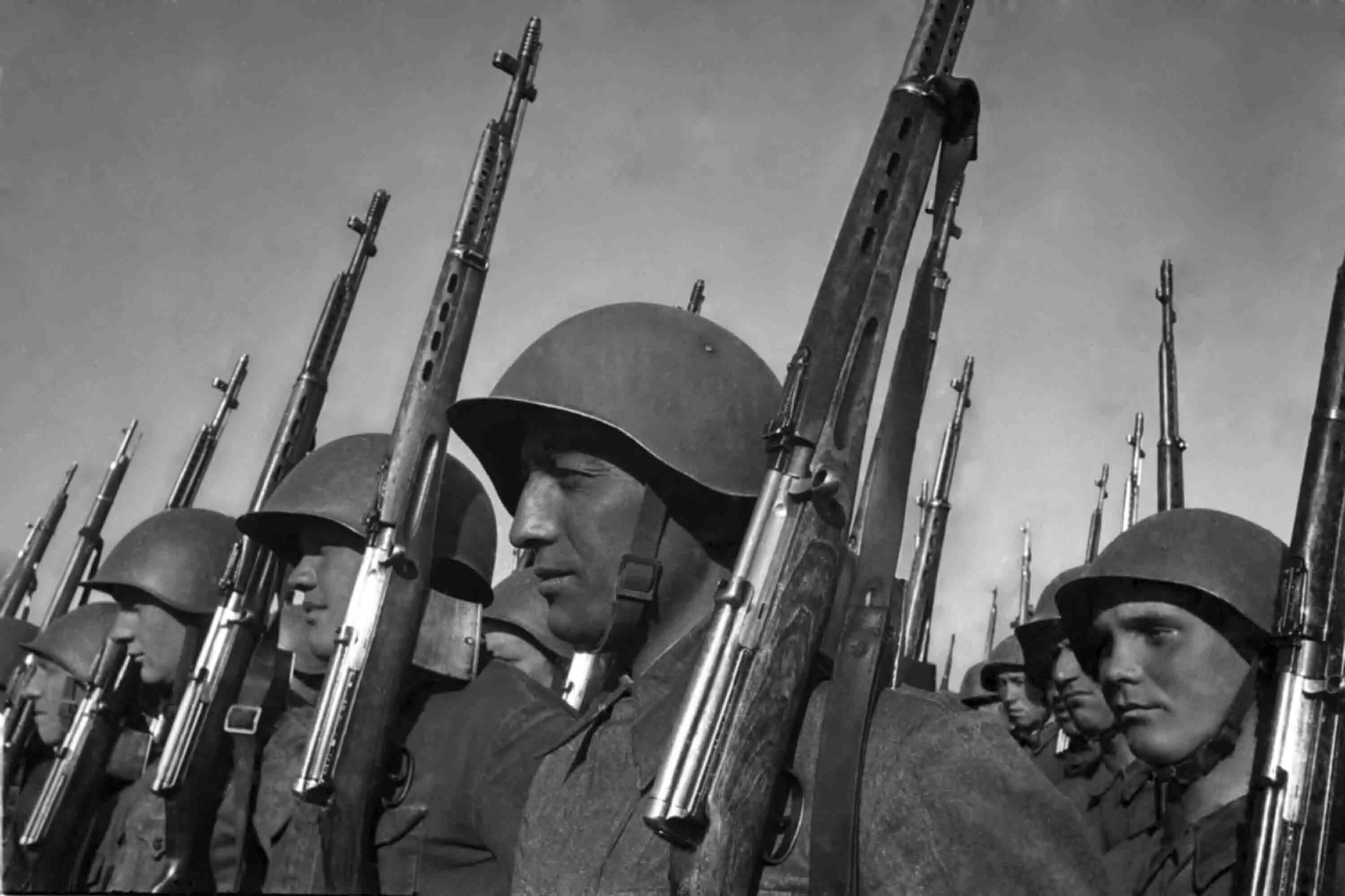 Вторая мировая 18. Советский солдат второй мировой войны 1941. ВОВ 1941-1945 Строй солдат. Солдат с свт-40.