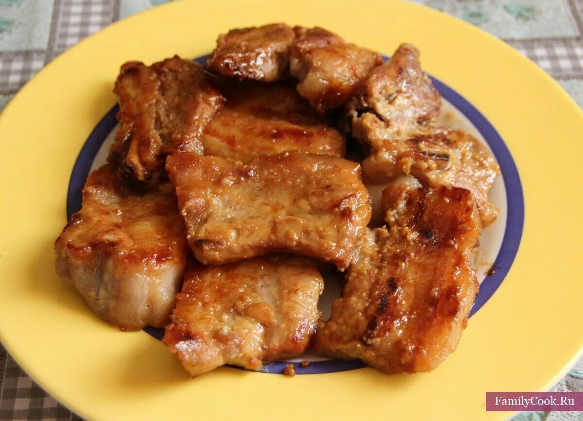 Свиные рёбрышки в медово-горчичном соусе. Медово горчичная свинина. Ребрышки в медово-соевом соусе. Рёбрышки свиные в духовке в медовом соусе. Свиные ребрышки в соусе терияки.