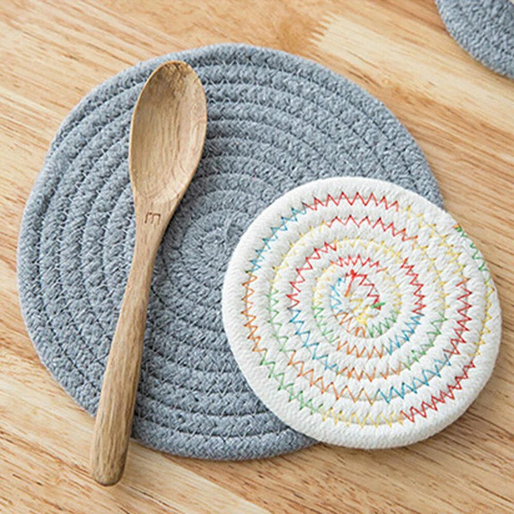 Вязаные мисочки. Связать тарелку. Связать тарелку. Тарелочка вязаная крючком. Вязаная еда.