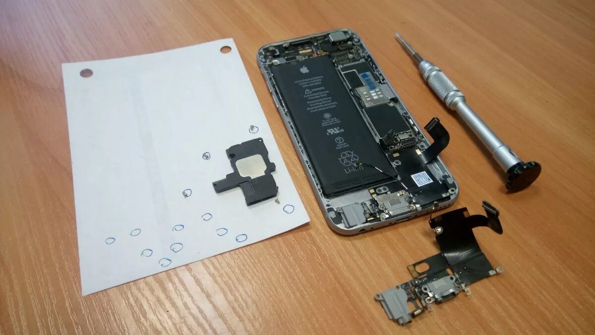 Замена шлейфа зарядки. Iphone 6s разъем. Гнездо зарядки айфон 6s. Шлейф зарядки iphone 7. Iphone 6s разъем зарядки.