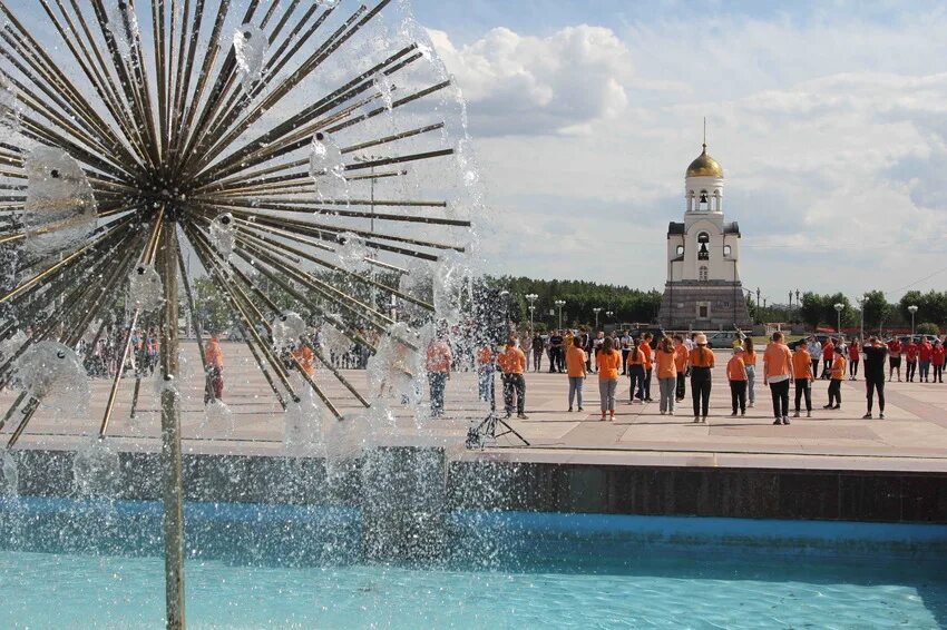Видео в каменске уральском. Урал каменск уральский. Соборная площадь каменск-уральский. Покровская церковь каменск-уральский. Каменск-уральский тевосяна сквер.