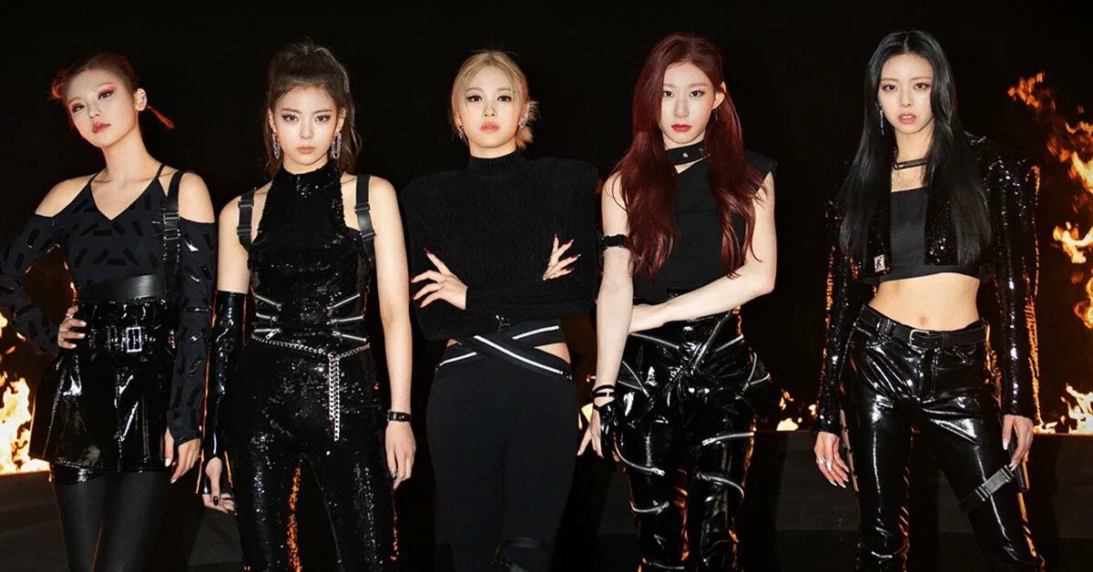 Itzy blackpink. Itzy корейская группа. itzy kpop. itzy трейни. корейская группа itzy участницы.