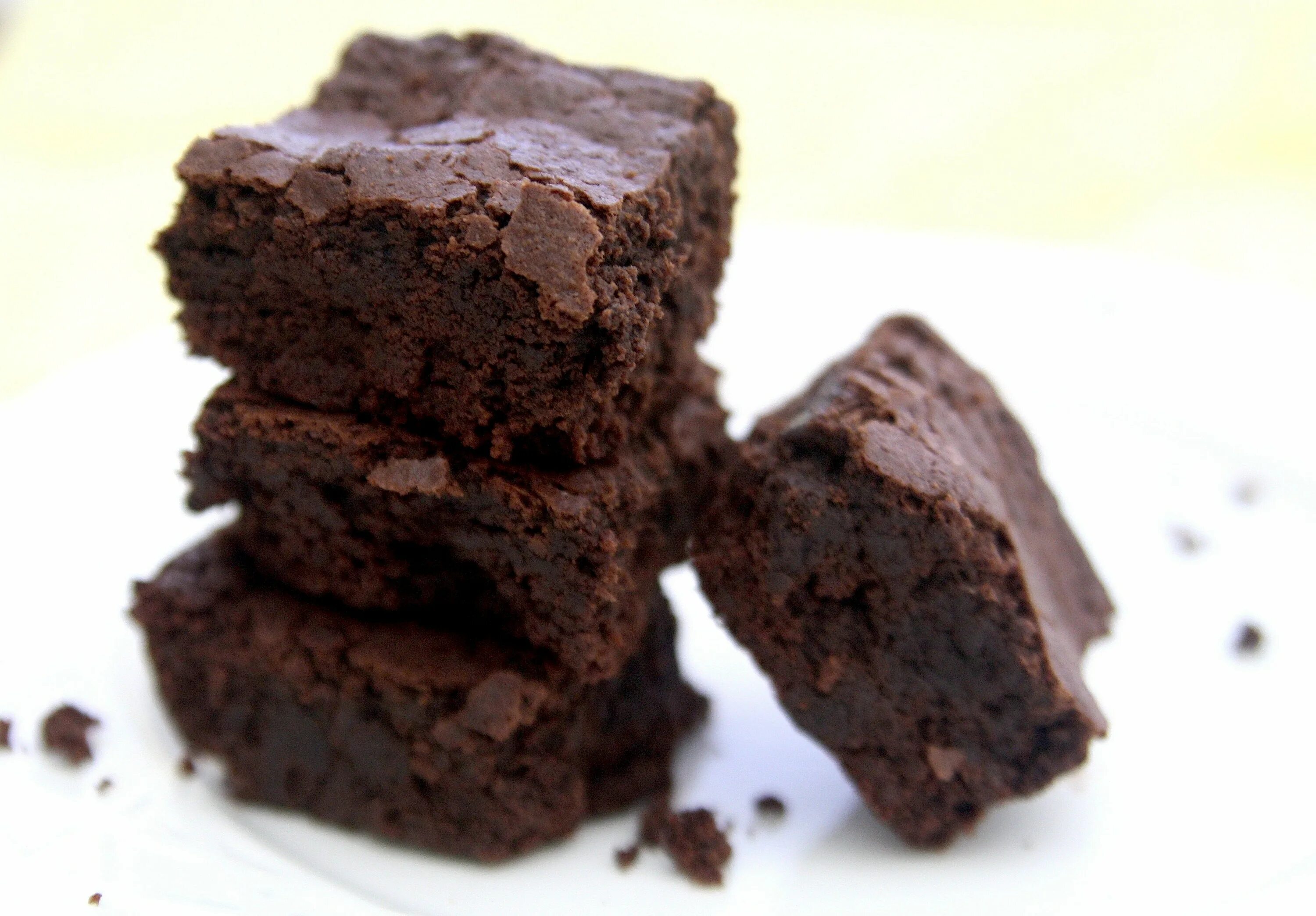 Брауни асбест. Шоколадный брауни без сахара. пирожное без сахара. fudge.