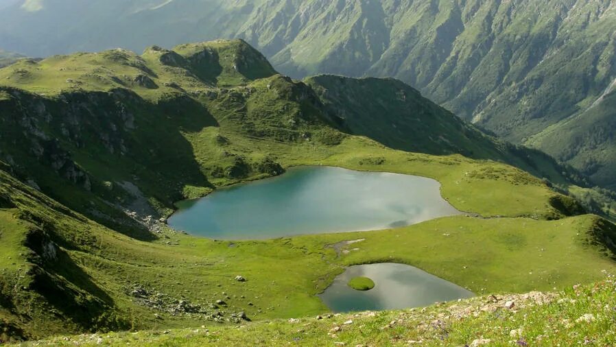 Семь озер абхазия. Долина 7 озер Абхазия. Озеро Мзы в Абхазии.