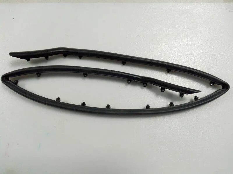 Уплотнитель солярис. 863571r000 уплотнитель капота. hyundaikia 863571r000. уплотнитель капота hyundai solaris. уплотнитель капота solaris 2011.