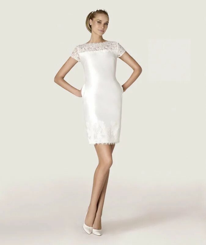 Невеста в платье футляре. Свадебное платье футляр. Свадебное платье футляр. Свадебные платья короткие прямые. Кружевное свадебное платье футляр.