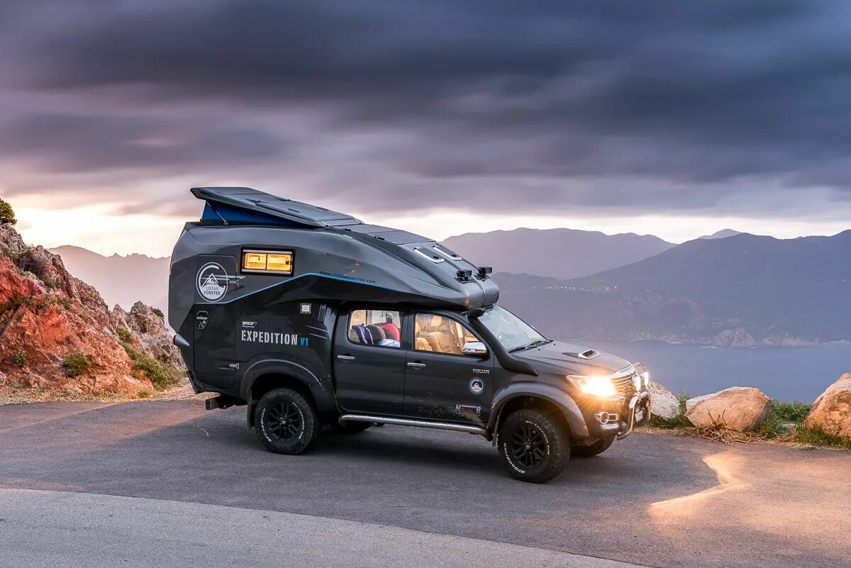 Ford sportsmobile 4x4 van интерьер. Toyota fj cruiser для путешествий. Тойота джип для рыбалки. Ленд ровер кемпер. Экспедиционный хайлюкс.