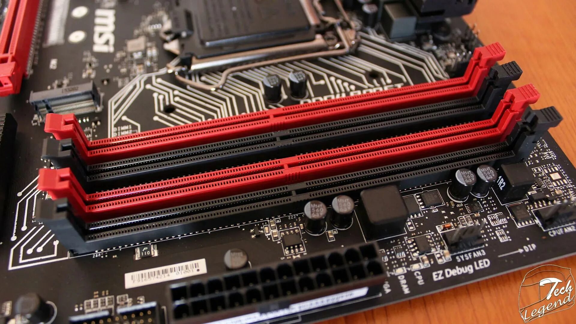 Слот ddr4. Слоты ОЗУ ddr4. Ддр 4 оперативка слот. Материнская плата 4 слота памяти. Memory slot