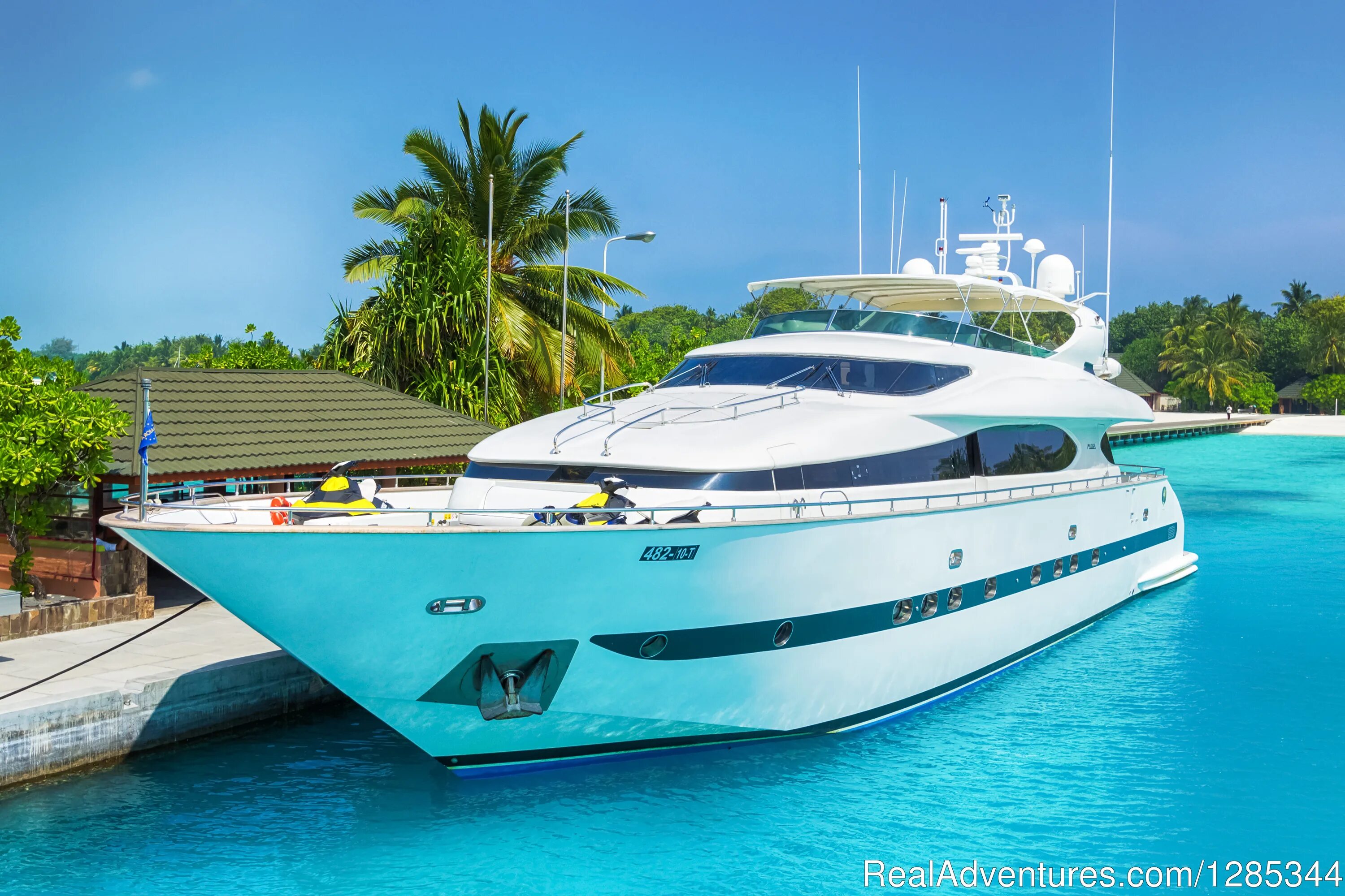 Seas 14. Яхта Ягуар. Морская яхта. Яхта на Мальдивах. Яхта богатство.