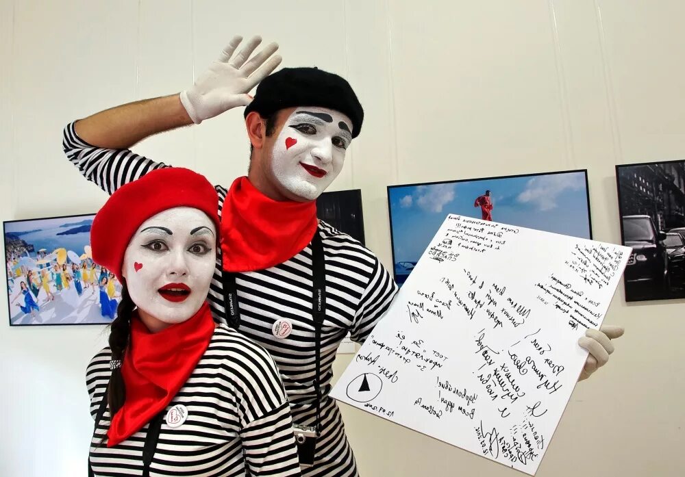 Мимы на велком. Французский мим. Мим. B 2 b поставщики компьютерной техники. Мимы в ресторане.