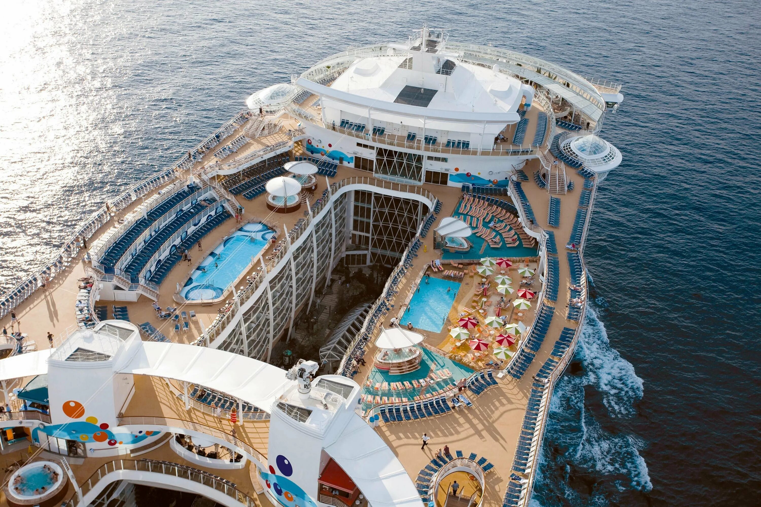 Корабль Оазис морей. Круизный лайнер Oasis of the Seas. Круизный лайнер Аллюр. Allure of the Seas круизный лайнер.