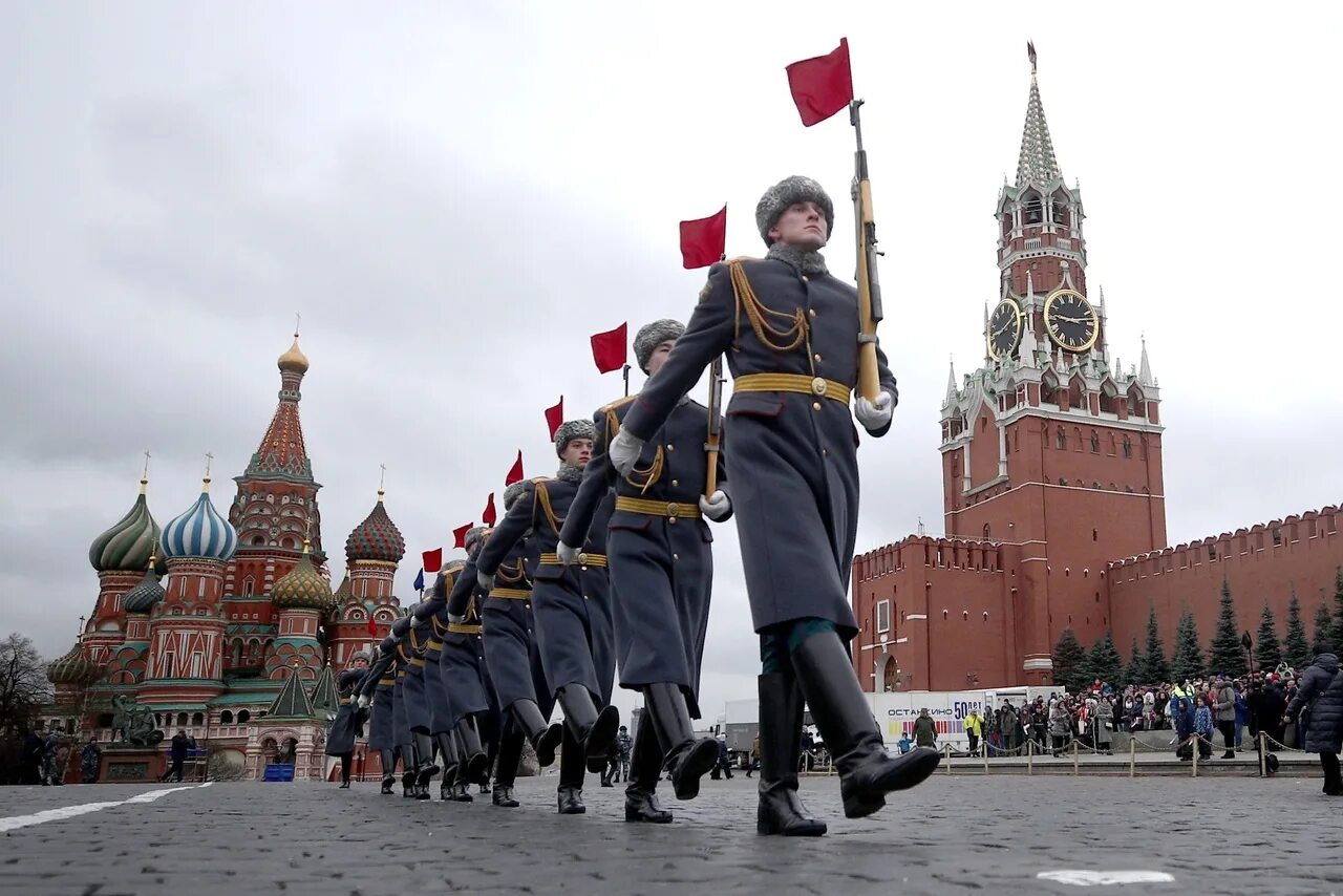 Кремль парад. 9 Мая парад Победы красной площади. Красная площадь маршировка 9 мая. Парад Победы на крамсно п. Победная россия