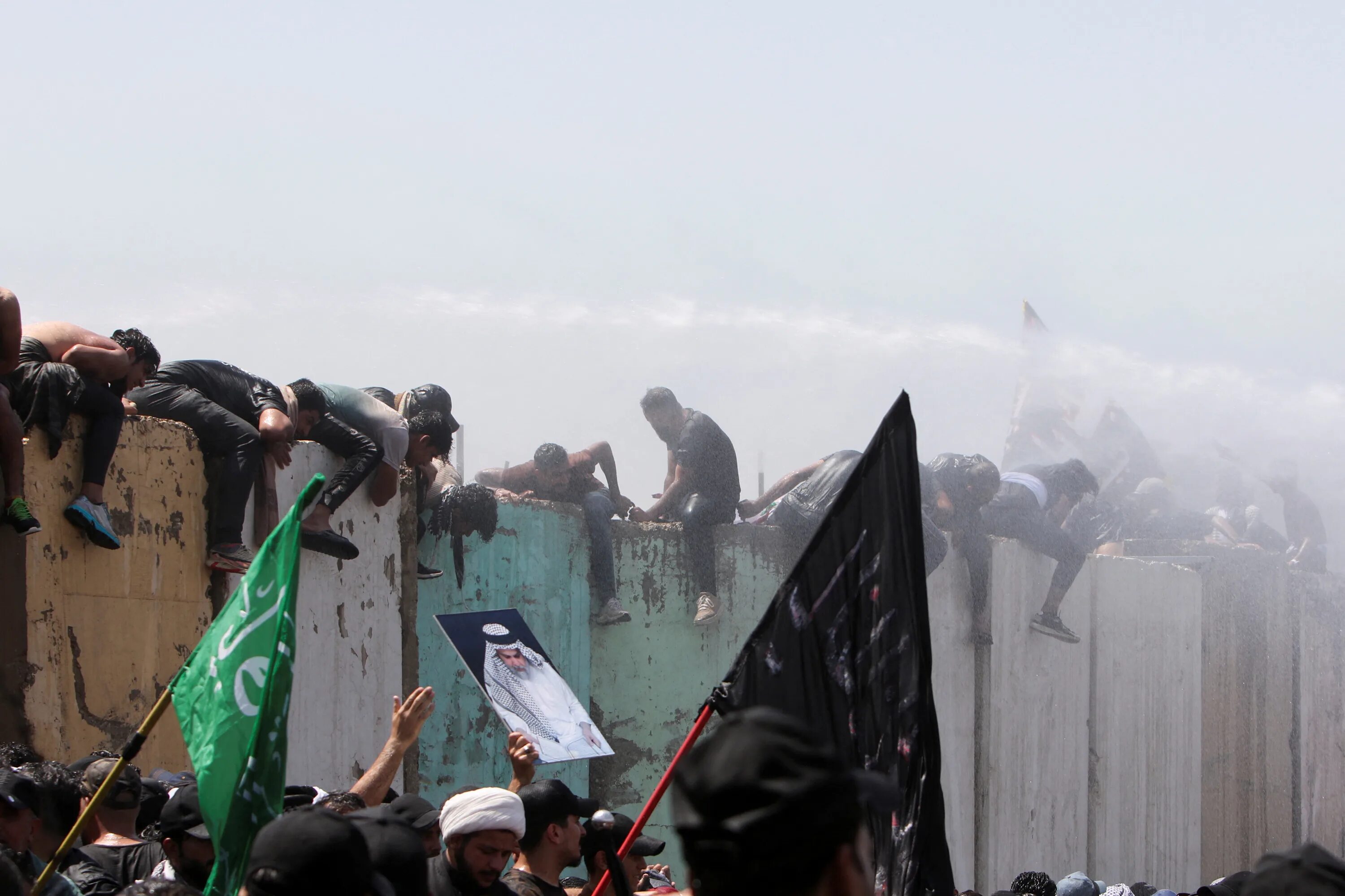 Армия ирака 2022. Ирак вводит войска. Войска ирака. Протесты против войны в ираке 2003. Ирак вводит войска.