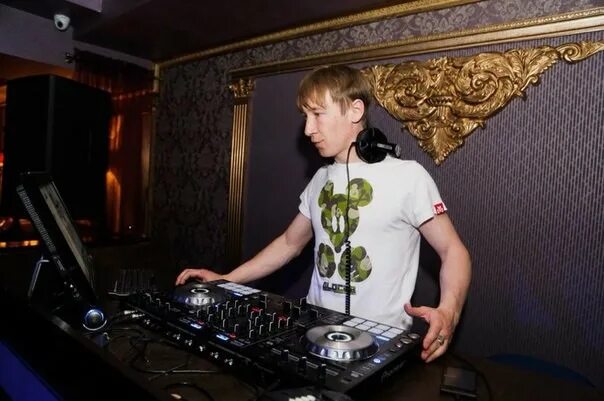 Диджей алекс пионер. Бородатые диджеи близнецы. Диджей стафф. Dj alexey guest top 100. Izhevski dj.