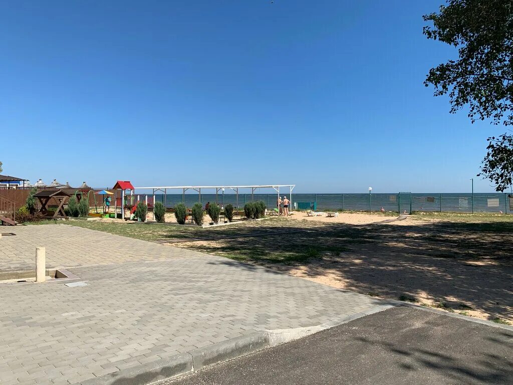 Посёлок волна темрюкский район. Домики в волне краснодарский край. Тамань волна краснодарский край. База отдыха морская волна голубицкая. Волна темрюкского района краснодарского края.