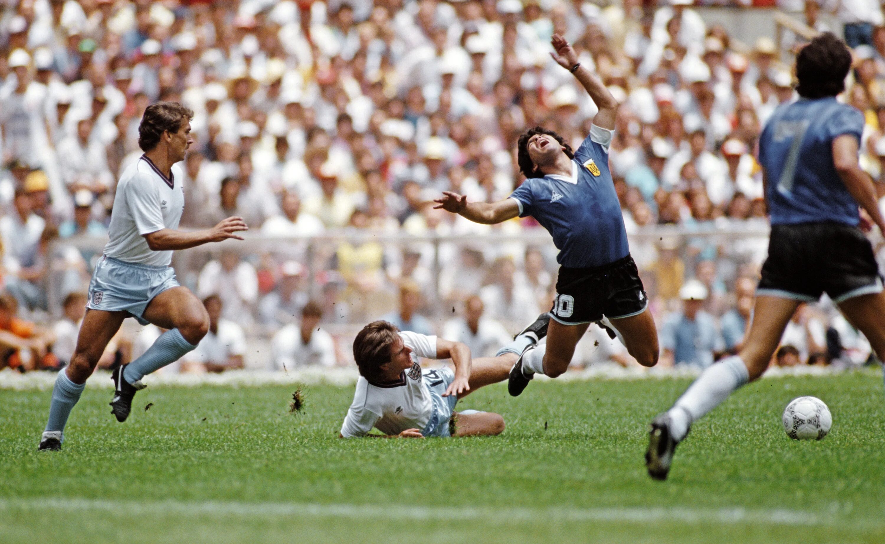 World cup soccer. Марадона Аргентина Англия 1986. Диего Марадона 1986. Марадона Диего Аргентина 1986. Диего Марадона ЧМ 1986.