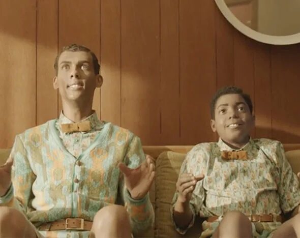 Papaoutai текст на русском. Уте папа уте. Стромае Stromae Papaoutai. Стромае песня про отца. Мем строе Papaoutai русские танцуют.