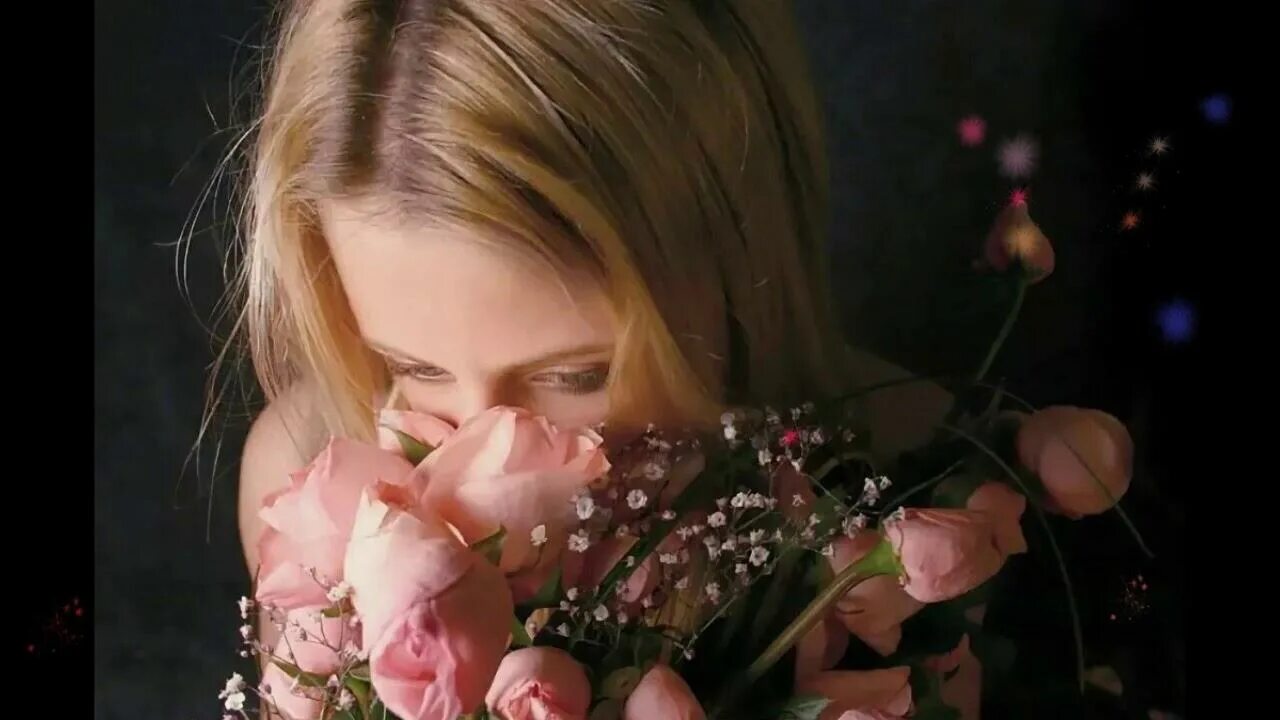 Клип песни дарите женщинам цветы. Женщины цветы нашей жизни. Женщина благодарит. Цветы для себя любимой. Счастливая женщина.