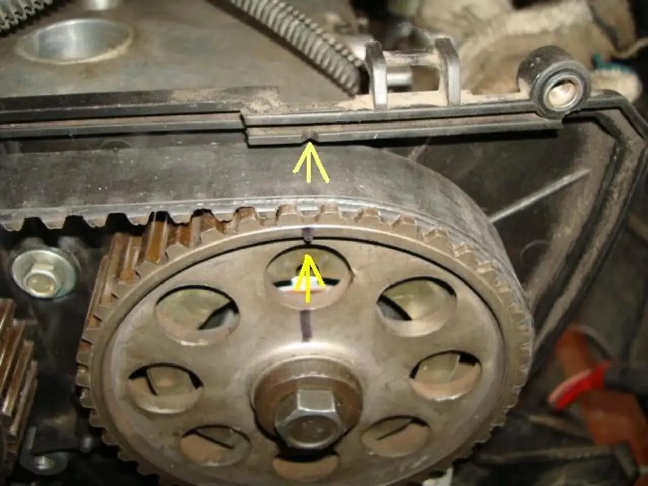 Метки 124 мотор. ГРМ ВАЗ 2112 16 клапанов. Шкив 2110 16 клапанная ГРМ. Метки ГРМ ВАЗ 21 12. Метки ремня ГРМ ВАЗ 2112 16 клапанов.