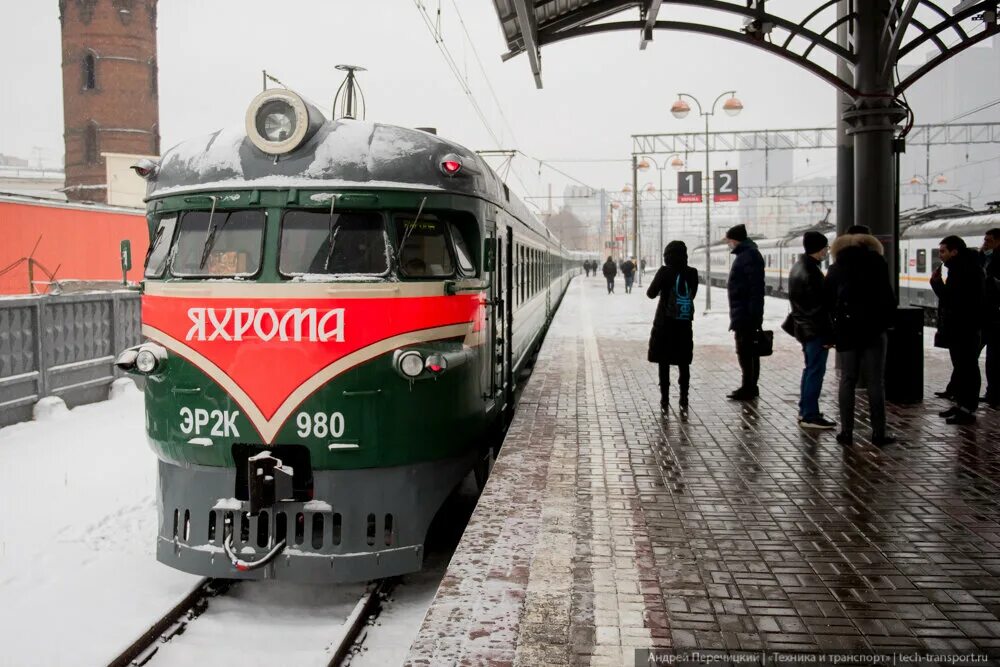 Электричка старый петергоф ленинский. Эр2к-980 яхрома савеловский вокзал. старая электричка яхрома. поезд савеловский вокзал яхрома. зеленая электричка яхрома.