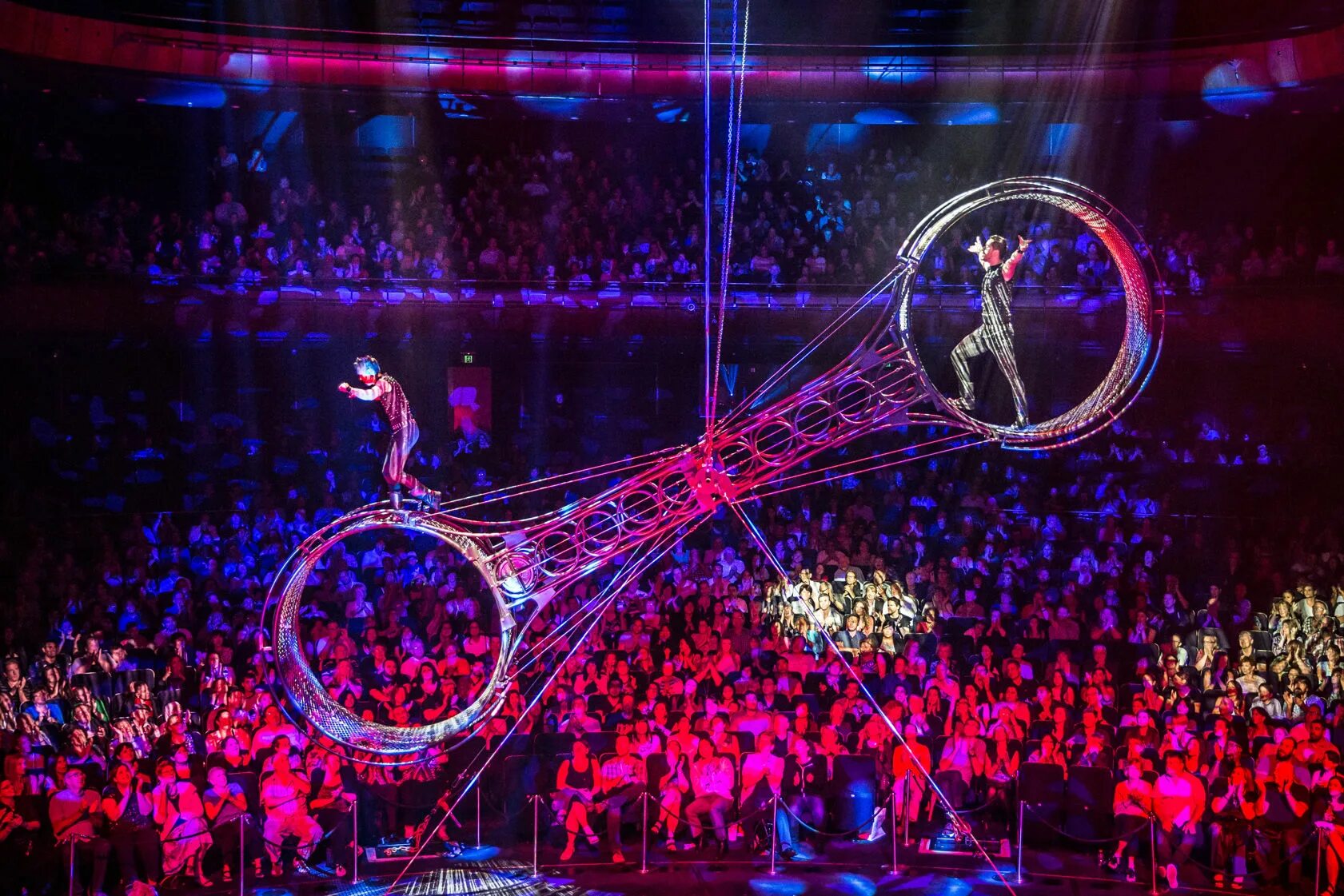 Удивительный цифровой цирк картинки. Цирк в ОАЭ. Unbelievable show цирк. Шар смелости в цирке. Цирковое шоу на улице Эстетика.