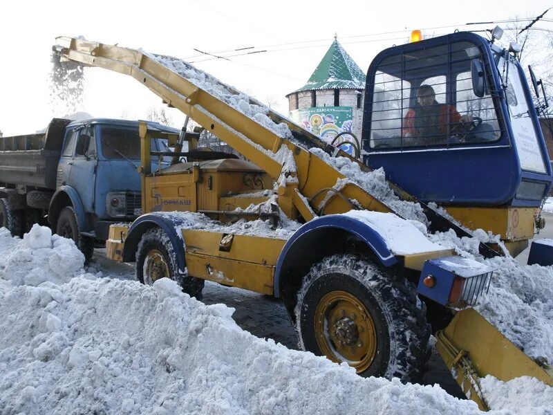 Техника в снегу. Снегоуборочная техника. Дорожная снегоуборочная техника. Техника для уборки снега. Автомашины для уборки снега.