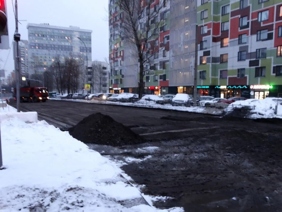 Вырубка деревьев на бульваре генерала карбышева. Метро бульвар генерала карбышева. строящаяся станция бульвар карбышева. тухачевка перекрыта. строительство метро бульвар карбышева фото.