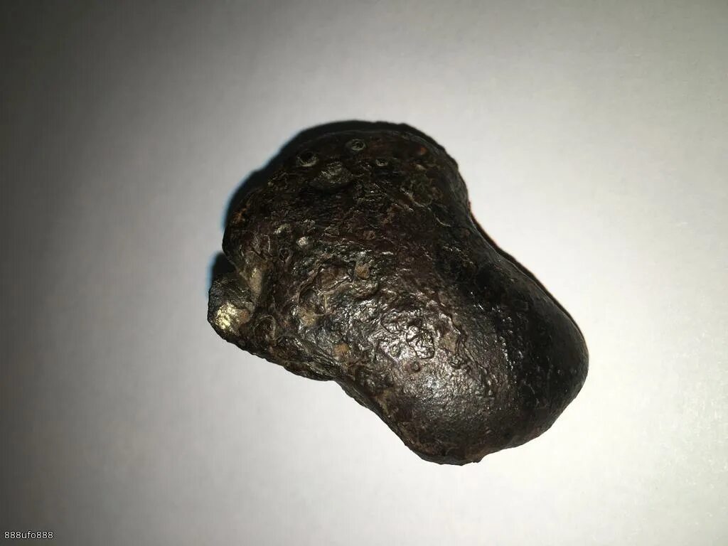 Метеориты ржавеют. Тунгусский метеорит камень. Метеорит похож. Кашинский метеорит. Черный метеорит.