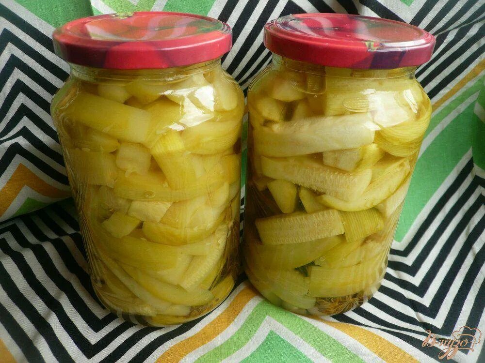 Маринованные кабачки на зиму пальчики оближешь. Заготовка кабачков на зиму. Маринованные кабачки в банках. Кабачки дольками на зиму. Кабачки в банках.