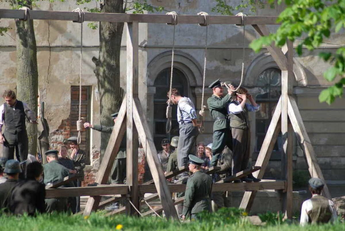 Как снимали холоп 2 за кадром. Как снимали холоп 2 за кадром. Холоп фильм 2020. Как снимали холоп 2 за кадром. Как снимали холоп 2 за кадром.