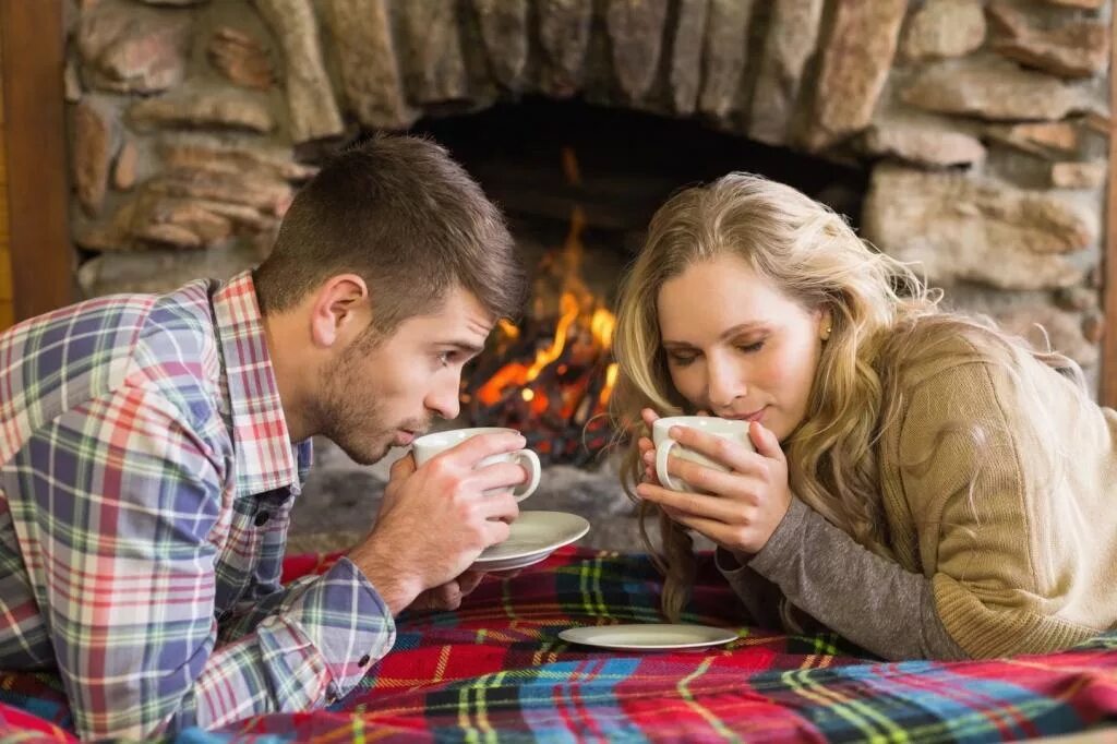 Открытки с любовью и нежностью. Быть теплой женщиной. Нежная девочка. Объятия влюбленных. Осенние статусы.