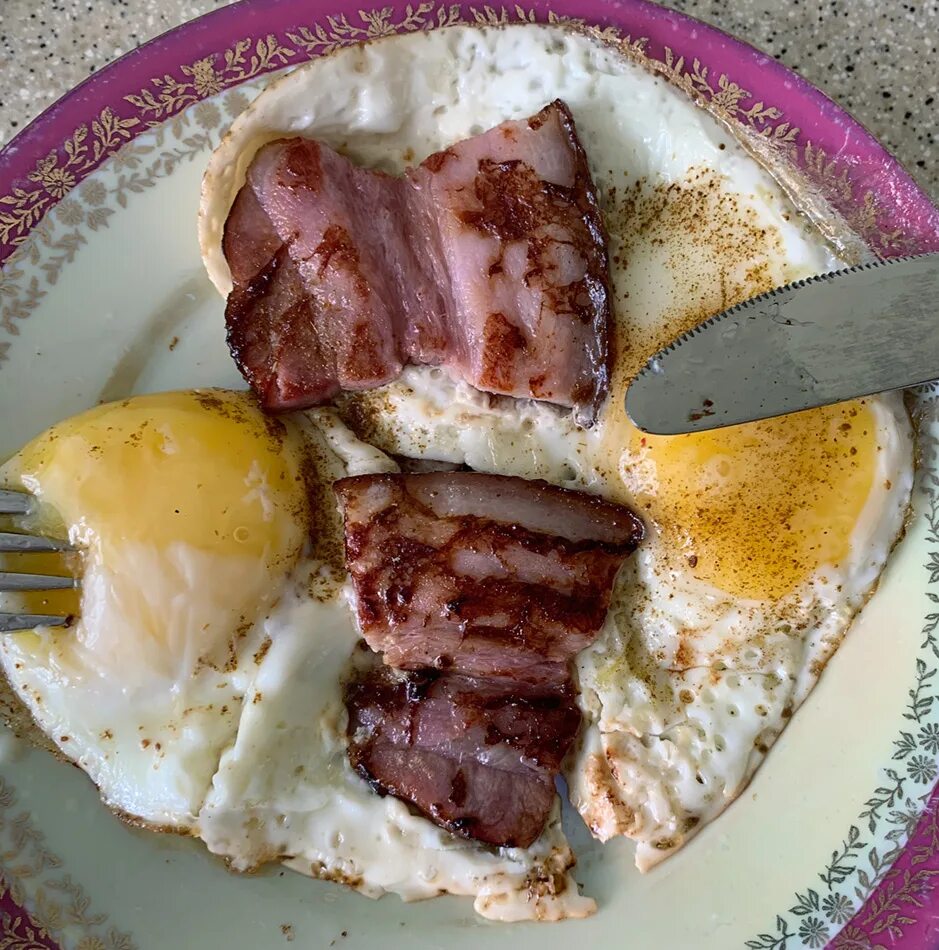 завтрак автор. картина зинаиды серебряковой за обедом. поздний завтрак.