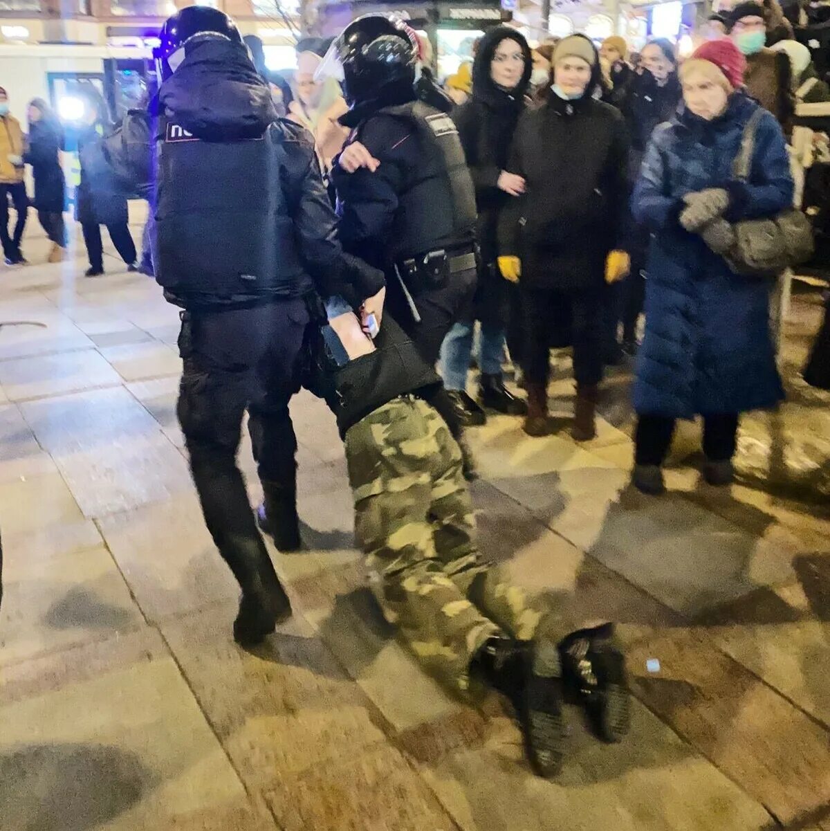 Митинг в Питере. Массовые задержания в Москве. Задержанные на митинге в СПБ. Миру мир арест