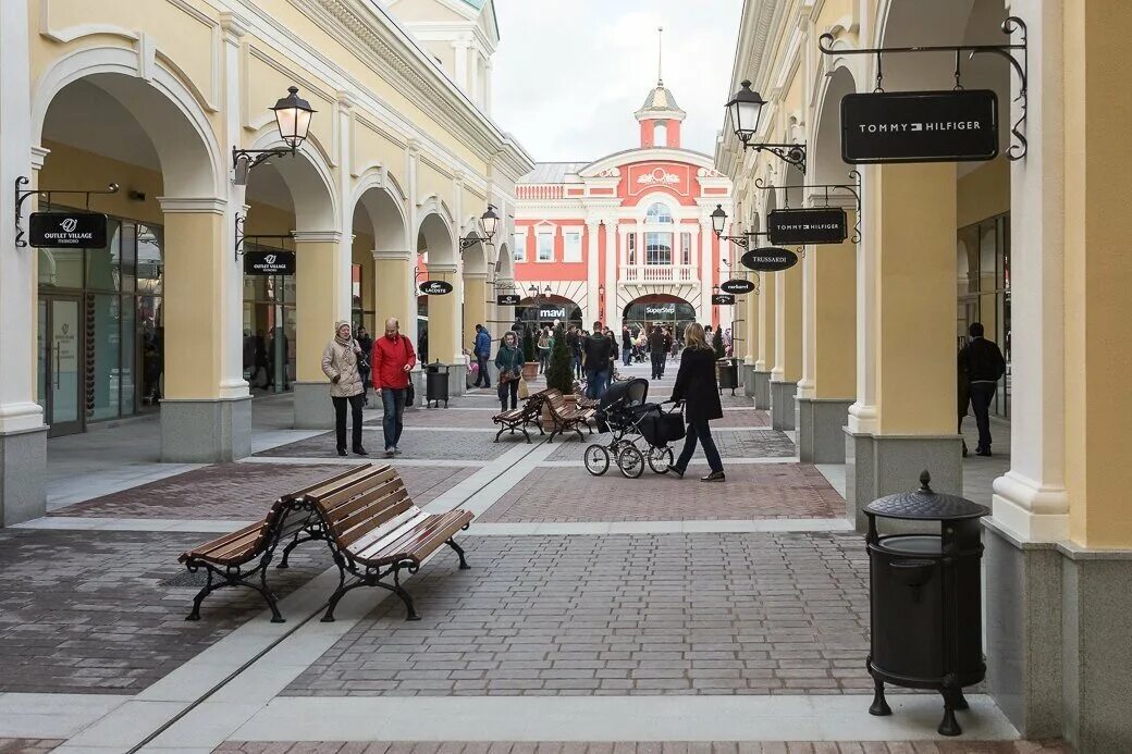 Pulkovo outlet. Пулково Виладж. Пулково аутлет СПБ. Аутлет Вилладж СПБ. Пулково торговый комплекс Outlet Village.